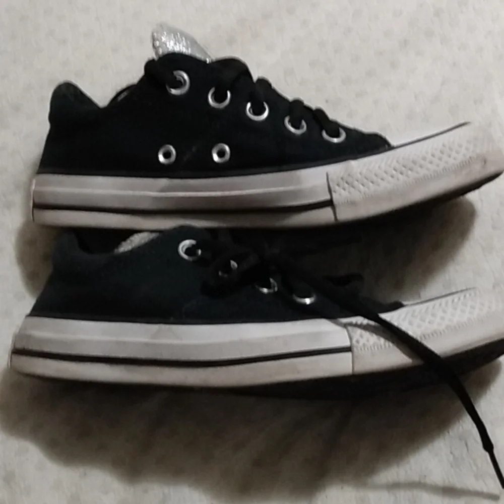 Converse black and silver tennies - Picture 5 of 9